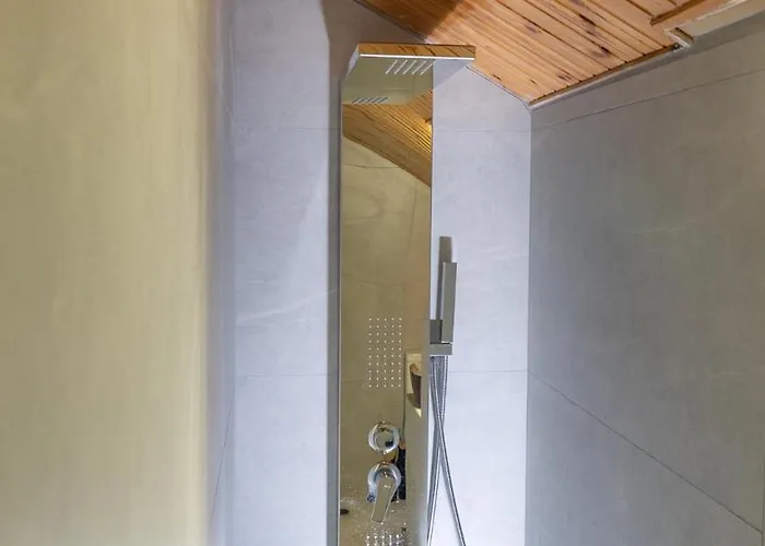 Noa Mare Loutra Oraias Elenis